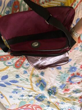 Samsonite Men's Wine/Burgundy Messenger Bag with Black Strap
